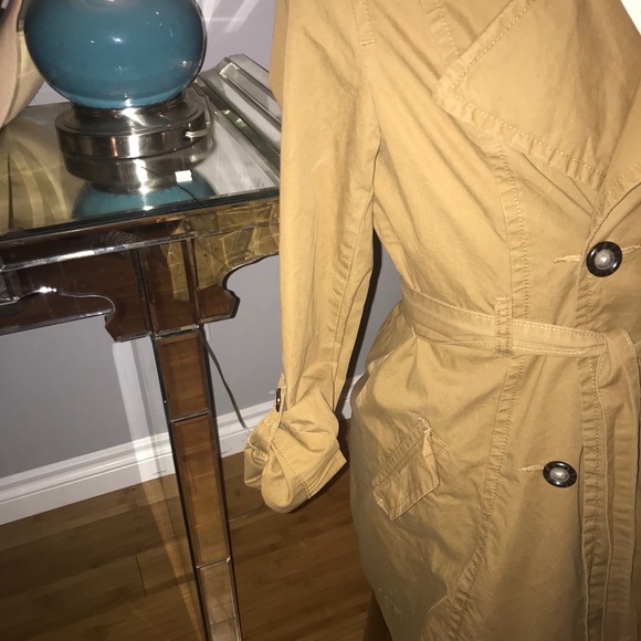 Trench coat to dress up or down - Picture 2 of 3